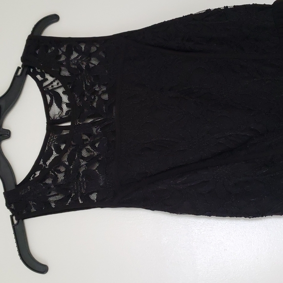 Black dress with lace detailing - Picture 2 of 4